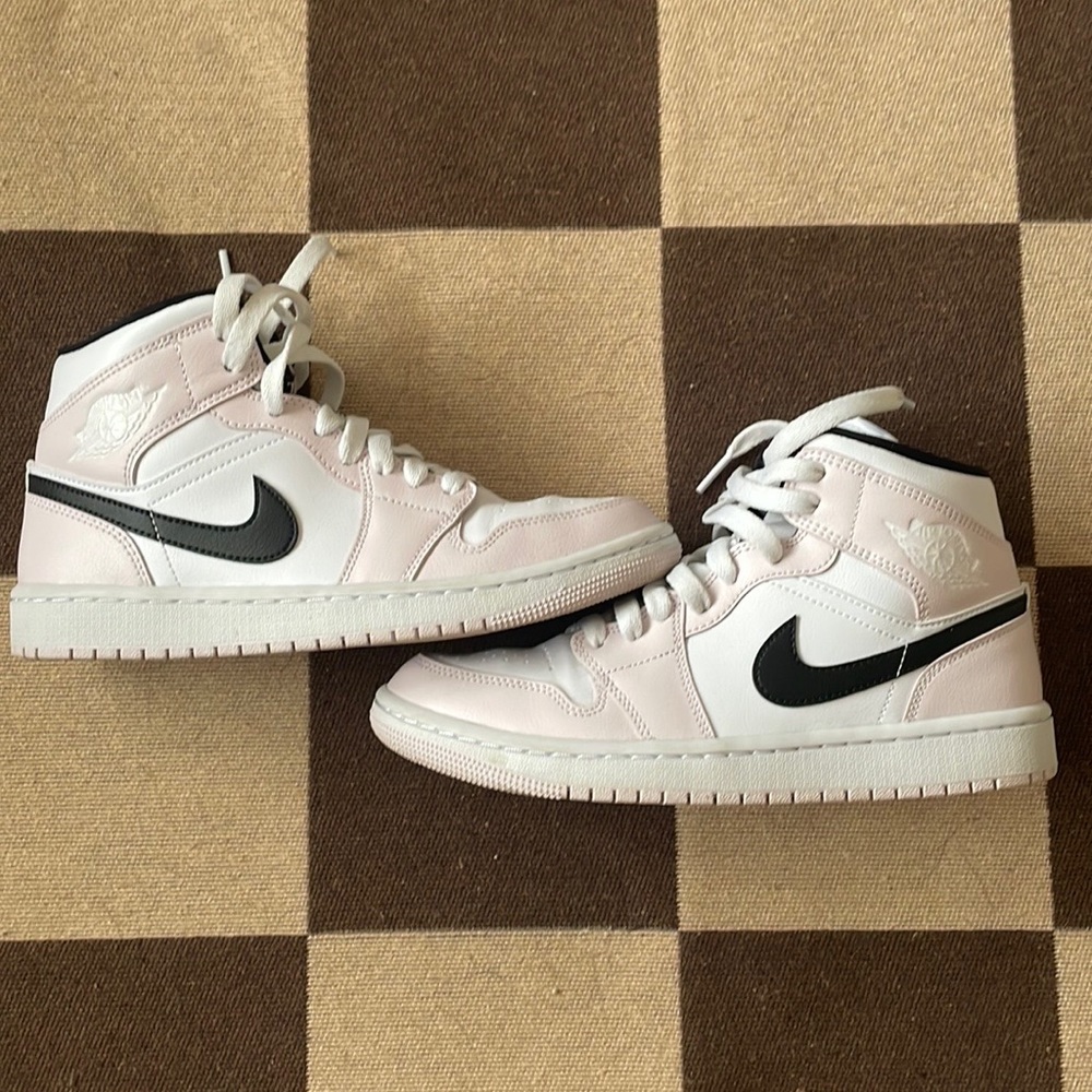 Womens air Jordan 1 mid